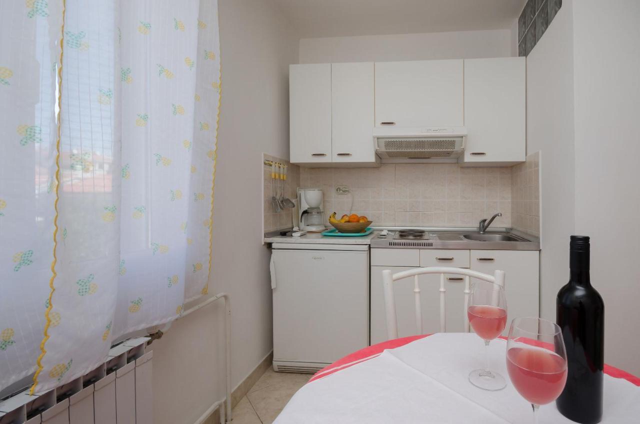 Apartments Milan Porec Exterior photo
